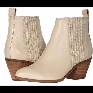 Frye & Co Jacy Chelsea Boot, White Waxy Leather, 7